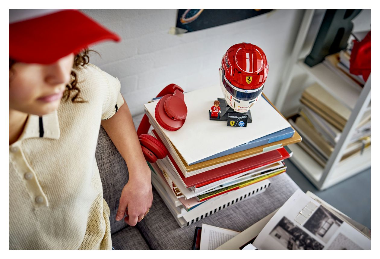 Scuderia Ferrari HP Charles Leclerc Helm 
