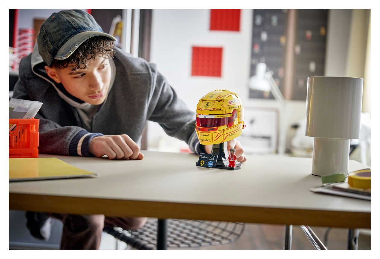 Scuderia Ferrari HP Lewis Hamilton Helm 