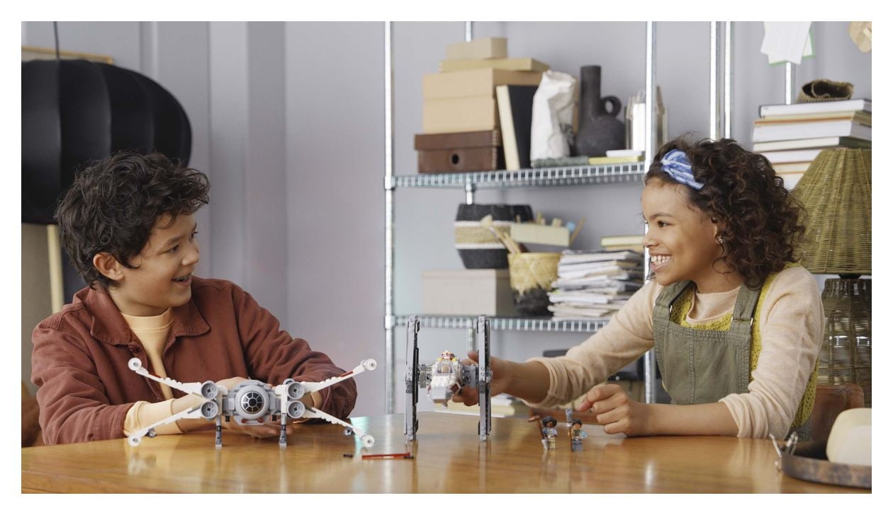 Star Wars Mashup aus TIE Fighter und X-Wing Bauset 1063 Teile  (Mehrfarbig) 