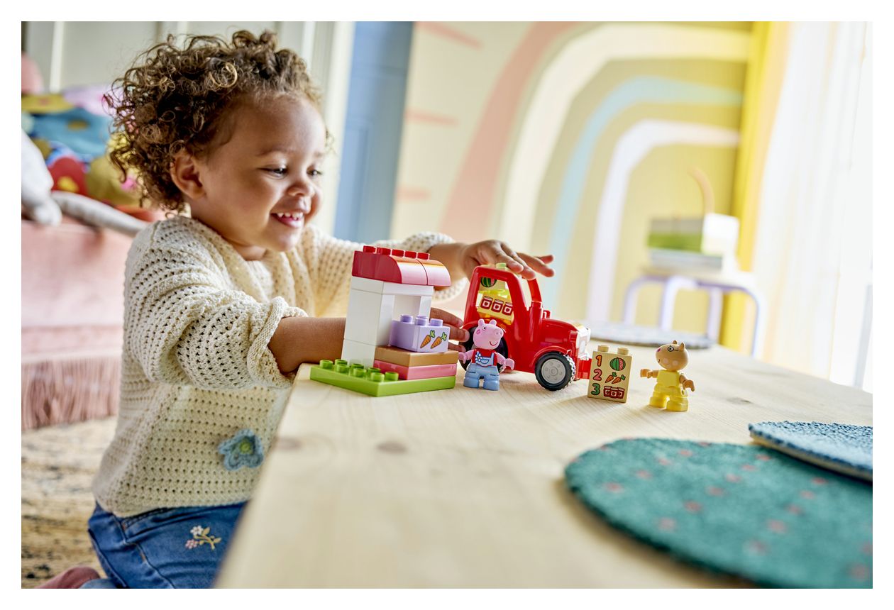 Traktor und Marktstand 