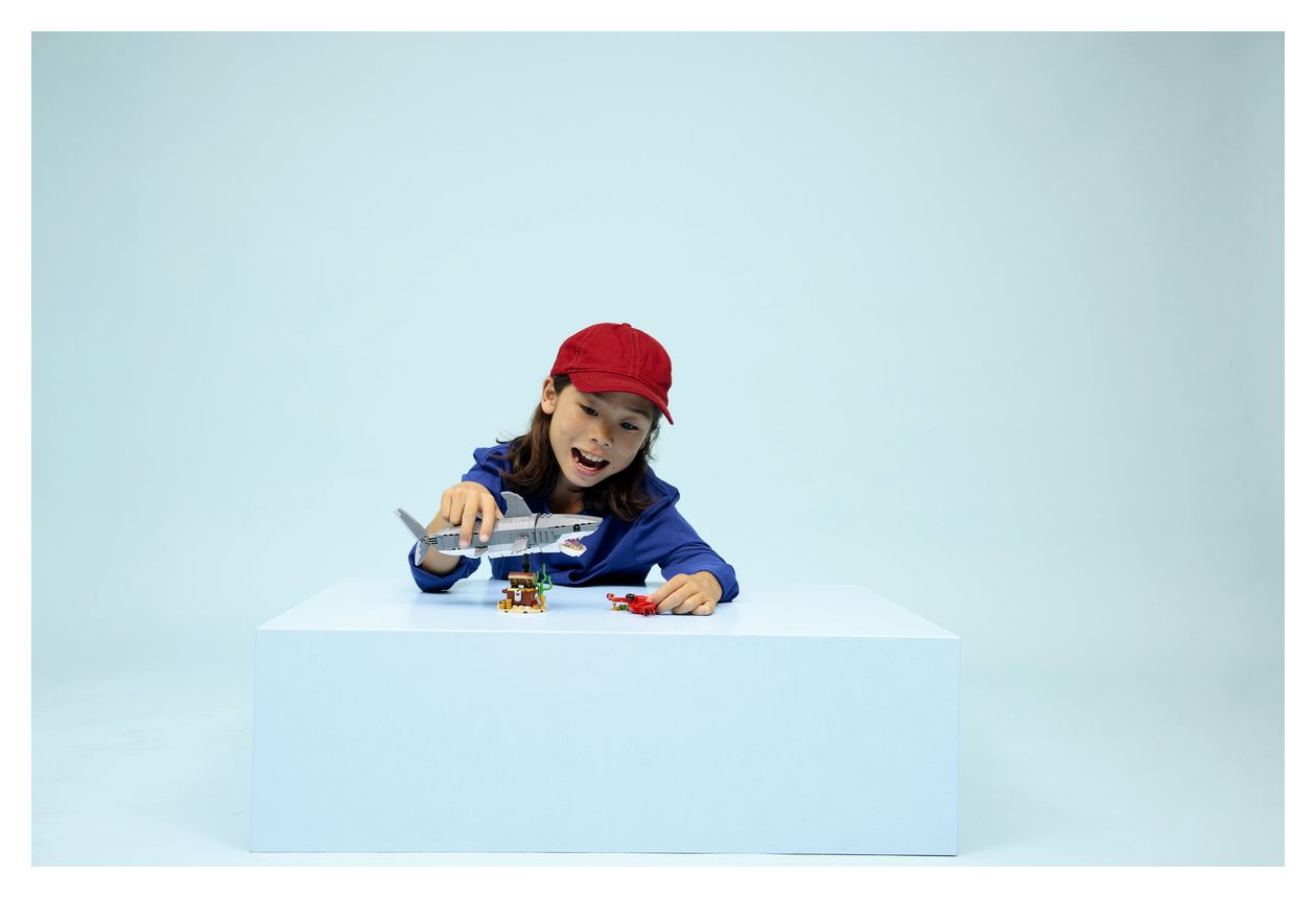 Wilder Hai mit Schatztruhe 