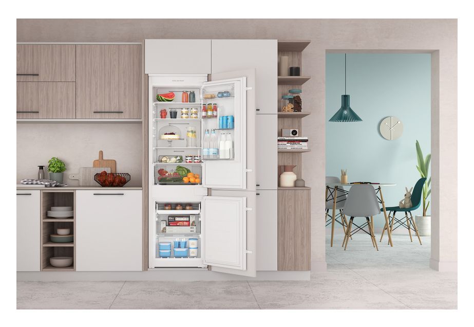 PCITN18S2 182 l / 68 l Einbau Kühl-/Gefrierkombination 224 kWh NoFrost 