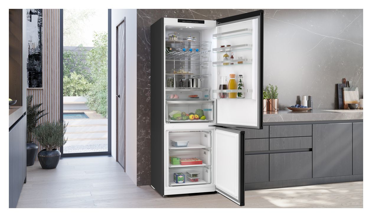 iQ300 KG49NVXCG 311 l / 129 l Kühl-Gefrierkombi freistehend NoFrost 178 kWh Jahr  (Schwarz, Stahl) 