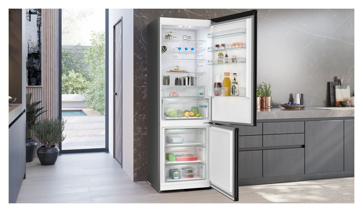 iQ300 KG49NXXCF 311 l / 129 l Kühl-Gefrierkombi freistehend NoFrost 178 kWh Jahr  (Schwarz, Edelstahl) 