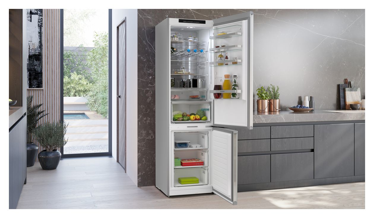 iQ500 KG39NEIAF 260 l / 103 l Kühl-Gefrierkombi freistehend NoFrost 112 kWh Jahr  (Gebürsteter Stahl) 