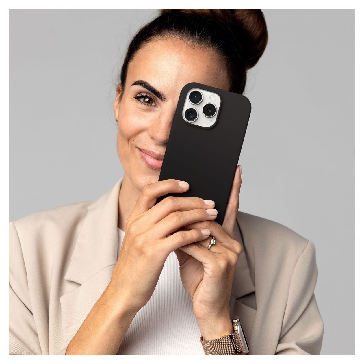 Soft Silicone Case Cover für Apple iPhone 16 Pro  (Schwarz) 