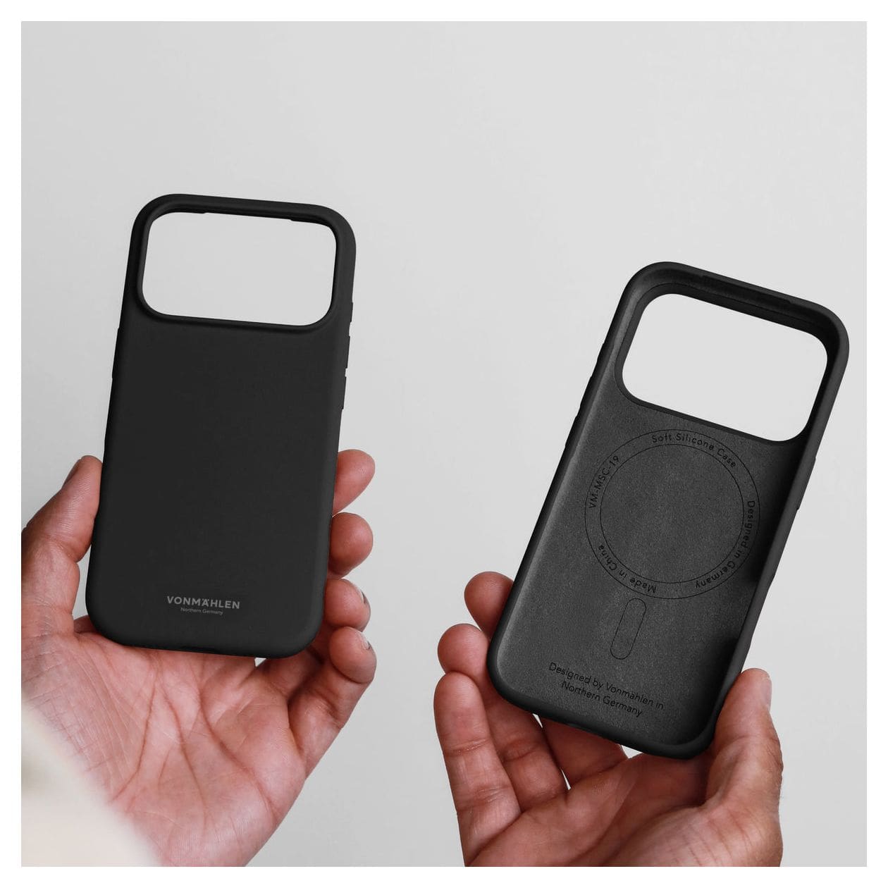 Soft Silicone Case Cover für Apple iPhone 17 Pro Max  (Schwarz) 