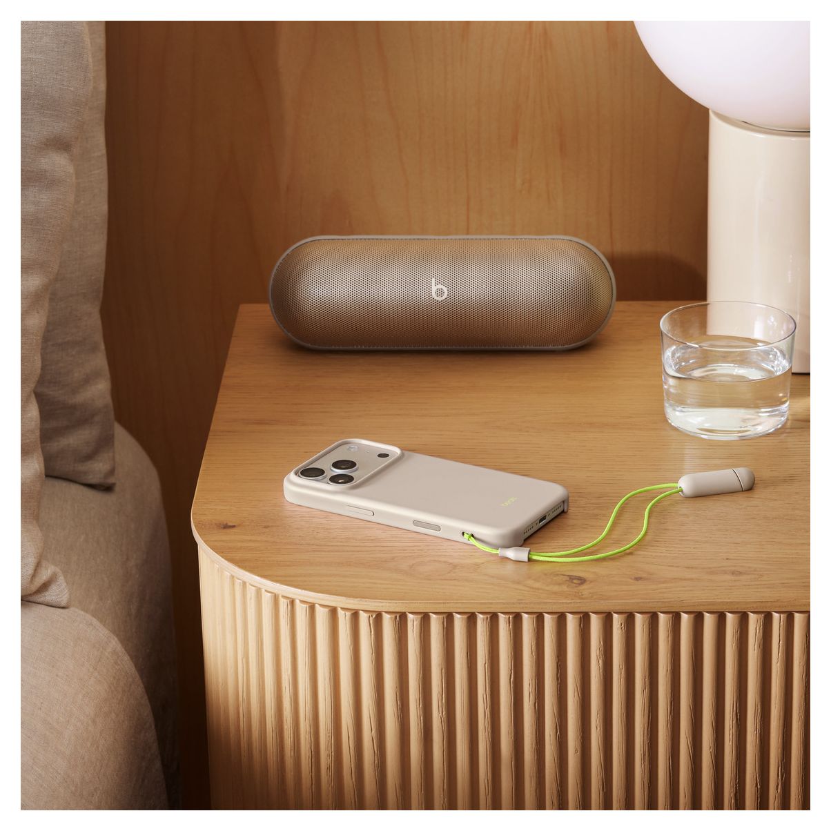 Beats Kickstand Case mit MagSafe Cover für Apple iPhone 17 Pro  (Limette, Steinfarbe) 