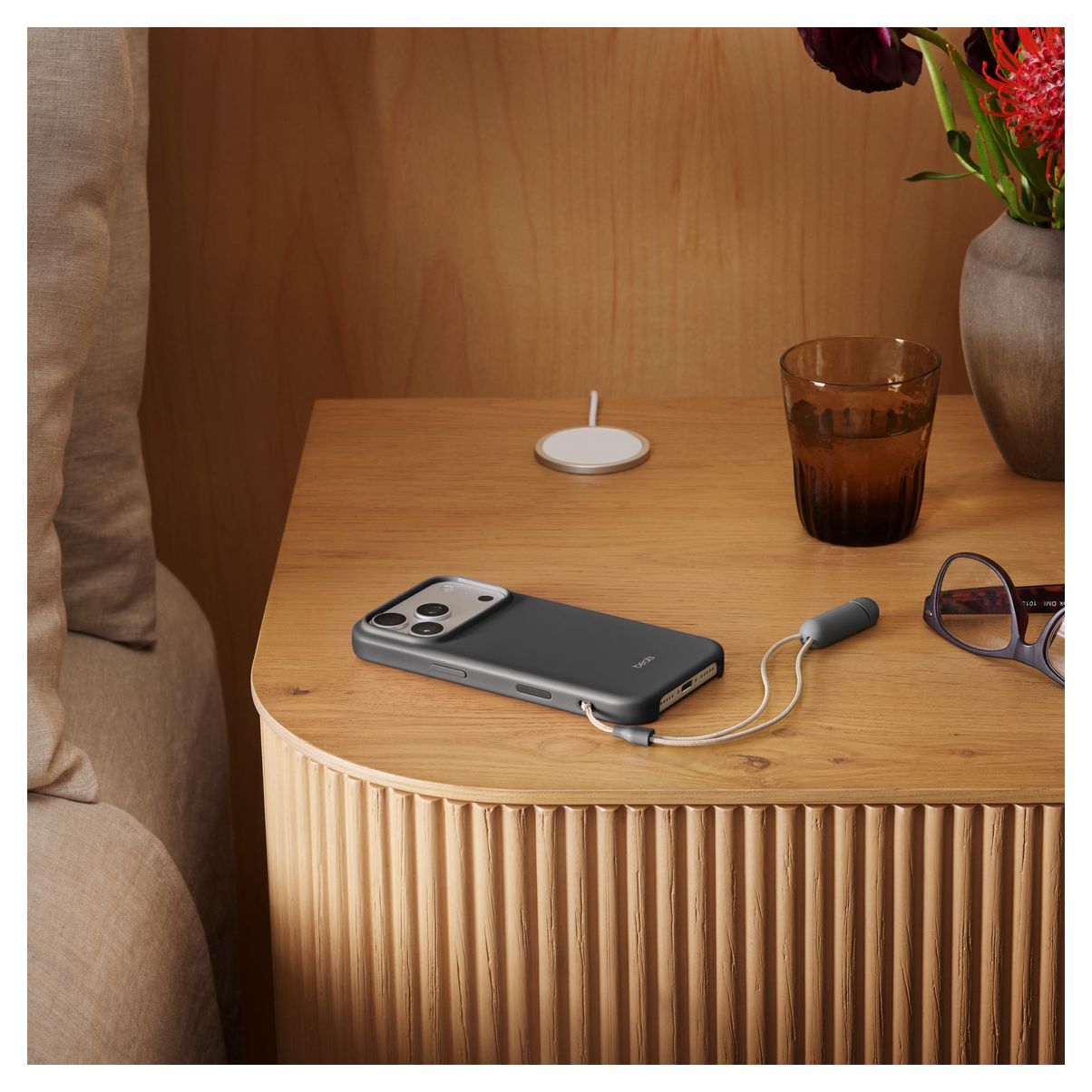 Beats Kickstand Case mit MagSafe Cover für Apple iPhone 17 Pro  (Granit, Grau) 