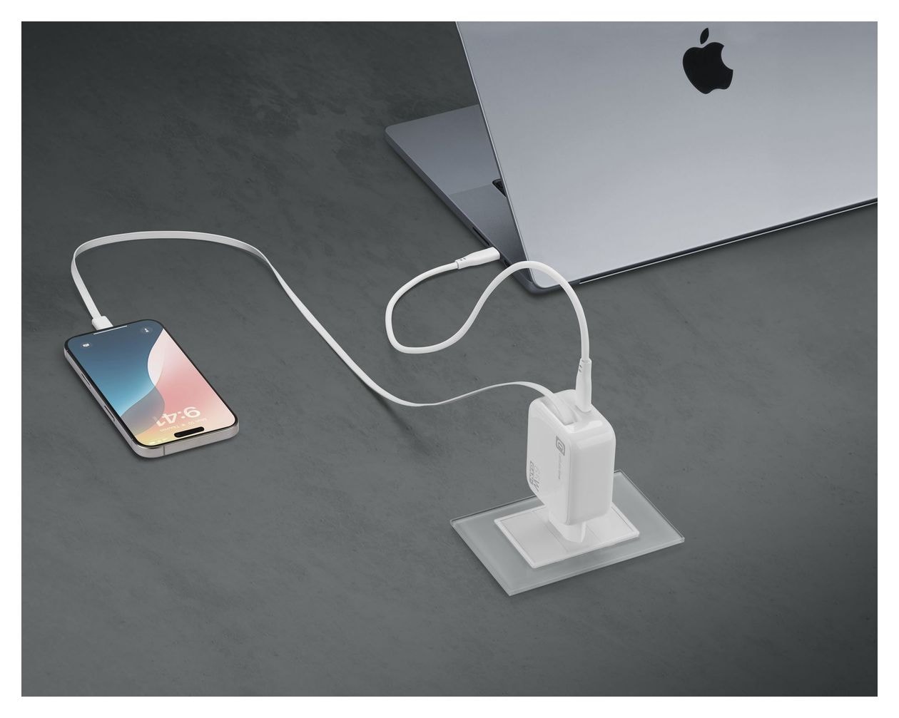 65-W-GAN+-LADEGERÄT MIT AUSZIEHBAREM KABEL UND USB-C-ANSCHLUSS 