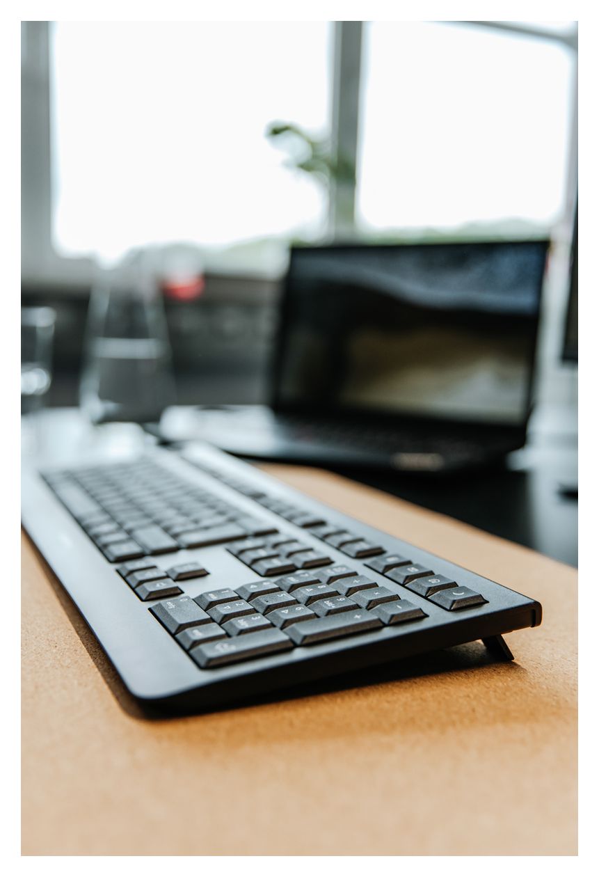 KW3000 Universal Tastatur RF Wireless 2.4 -2.4835 GHz  (Schwarz) 