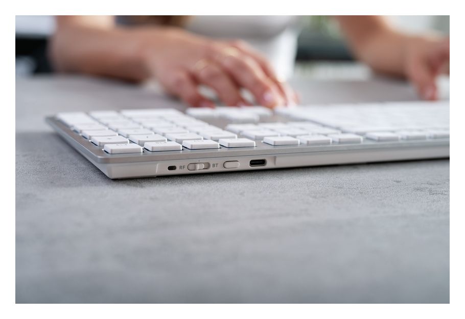 KW9100 Slim Mac Universal Tastatur USB + Bluetooth  (Silber) 