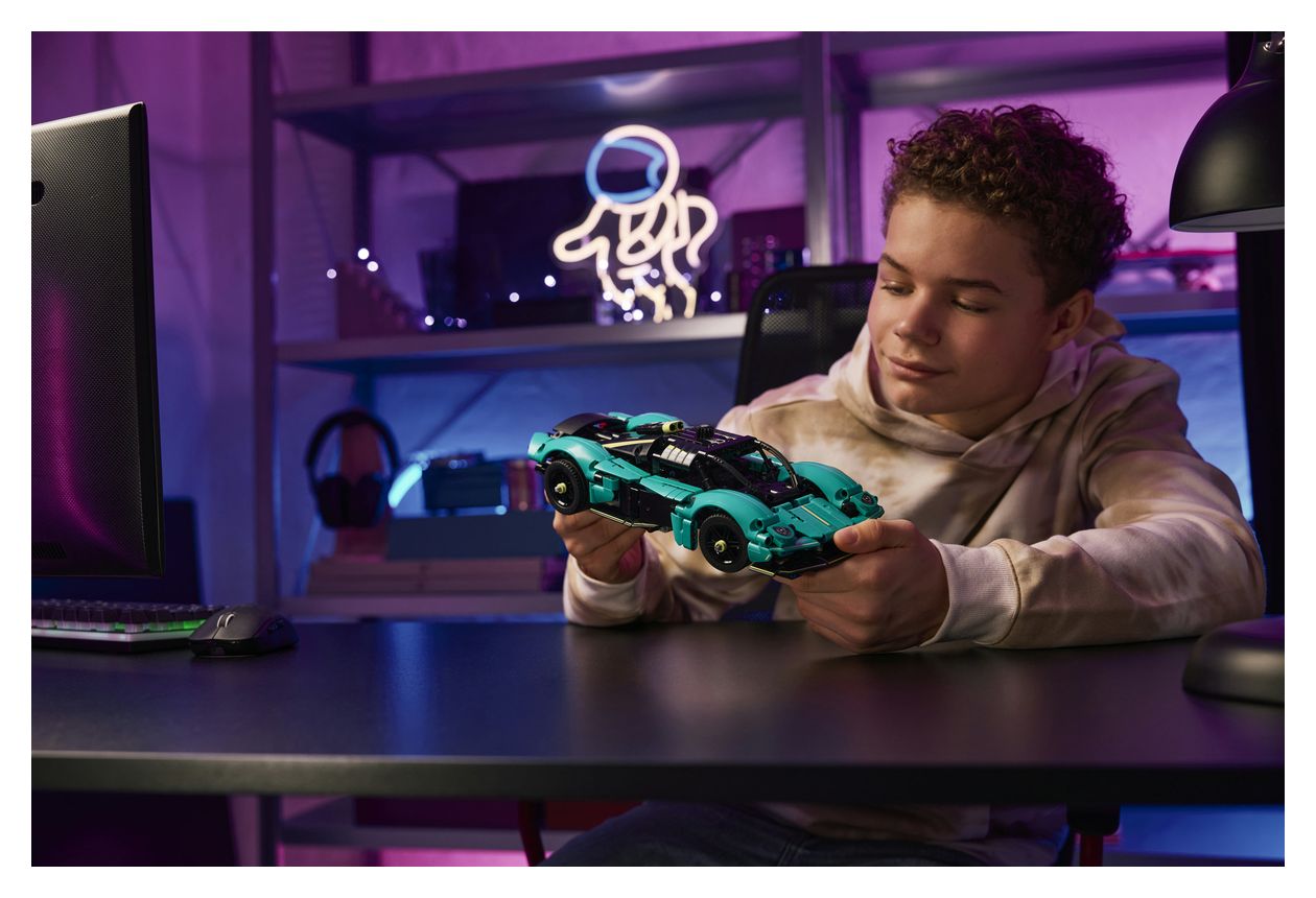 Aston Martin Valkyrie 