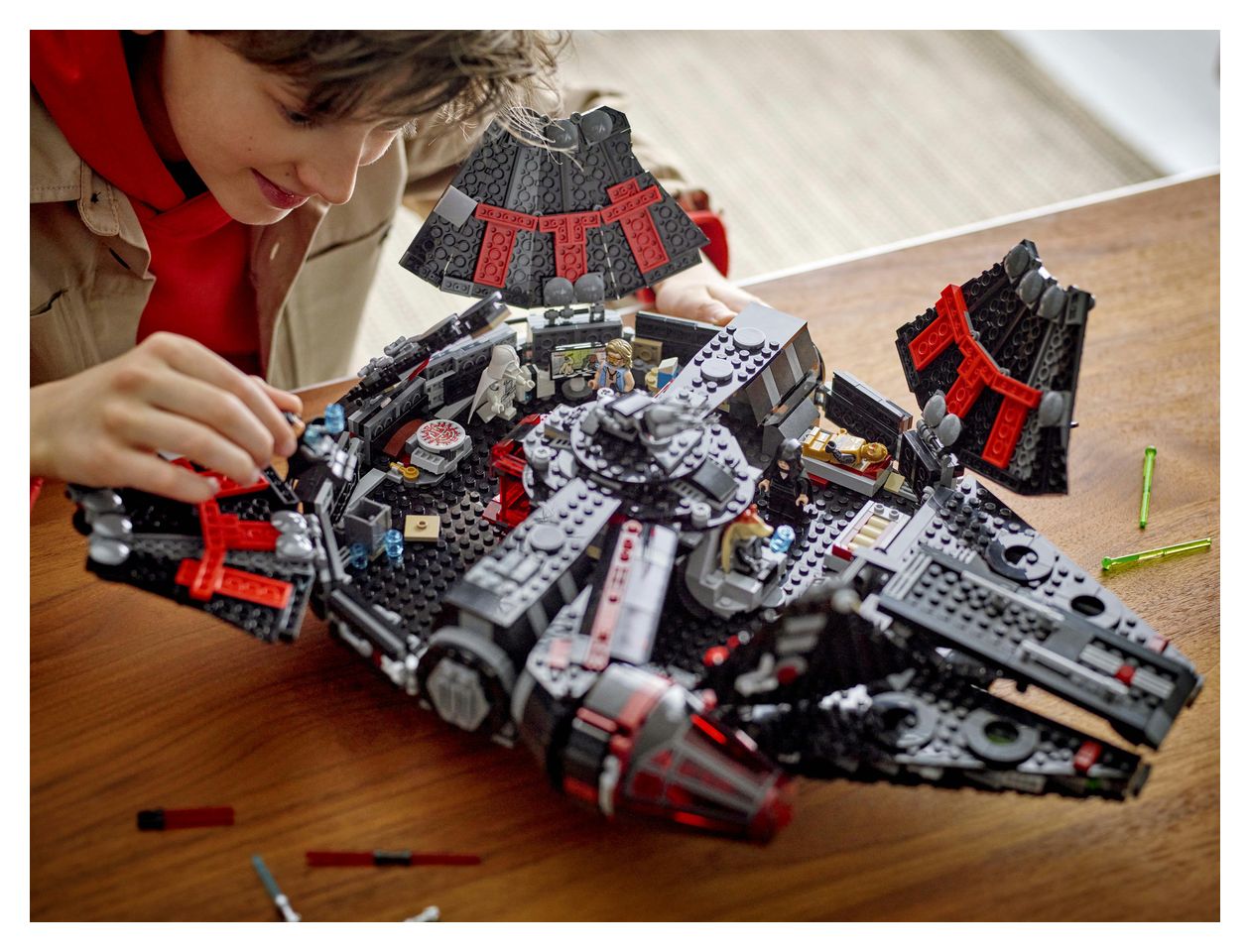 Dunkler Millennium Falke 