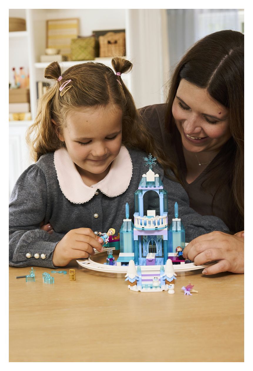 Elsas Schlittenfahrt um den Eispalast 