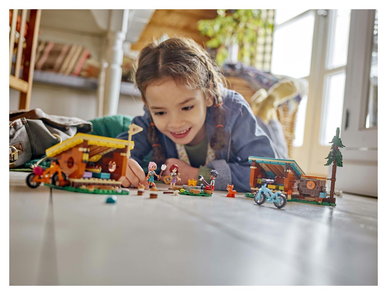 Gemütliche Hütten im Abenteuercamp 