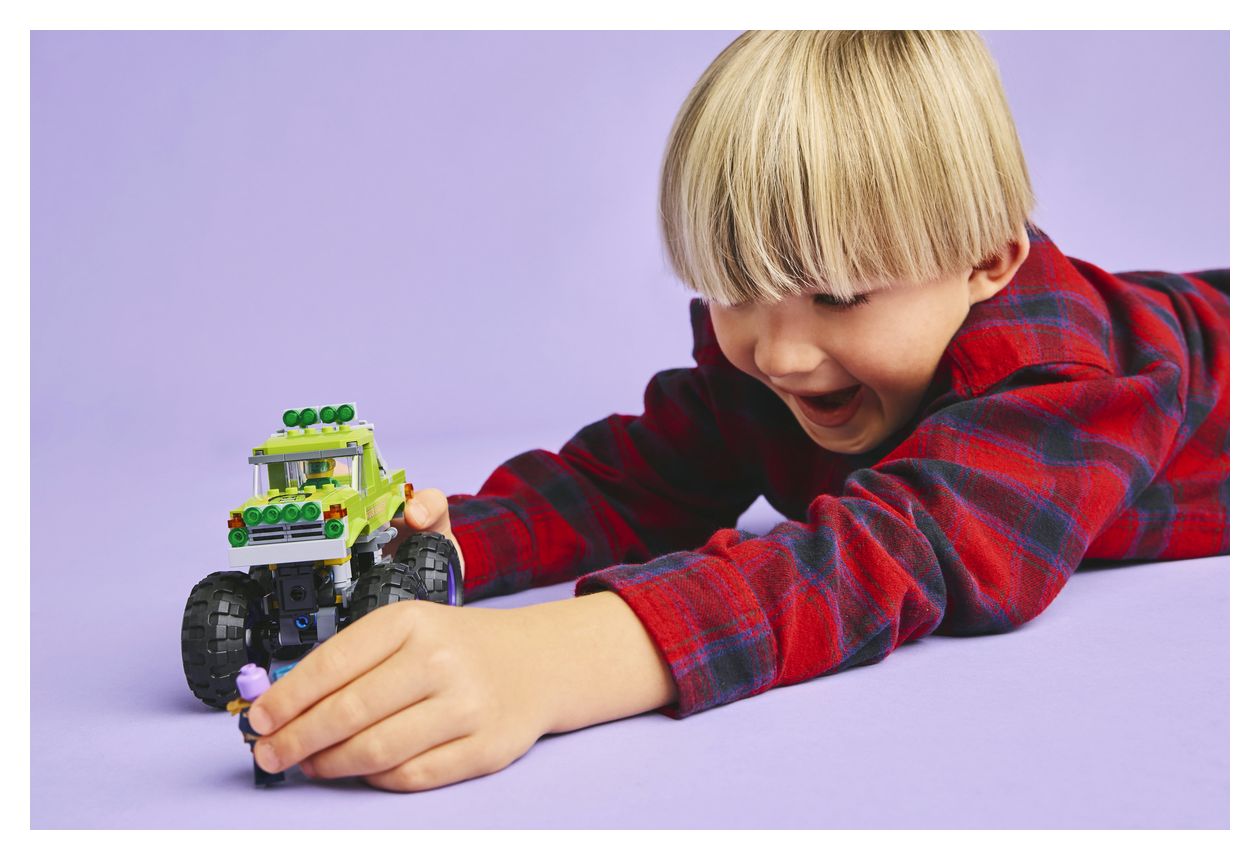 Hulk-Truck vs. Thanos 