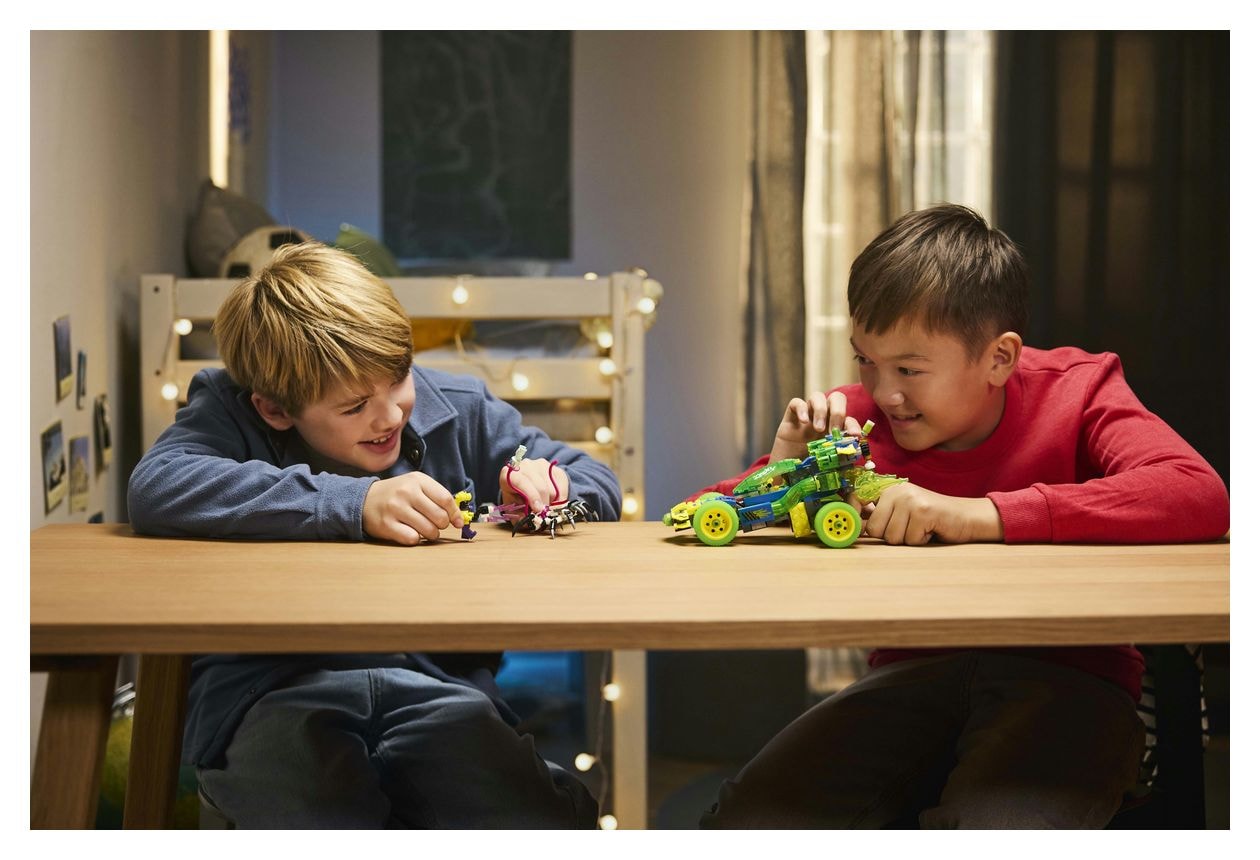 Mateo mit dem Z-Blob Action-Rennwagen 