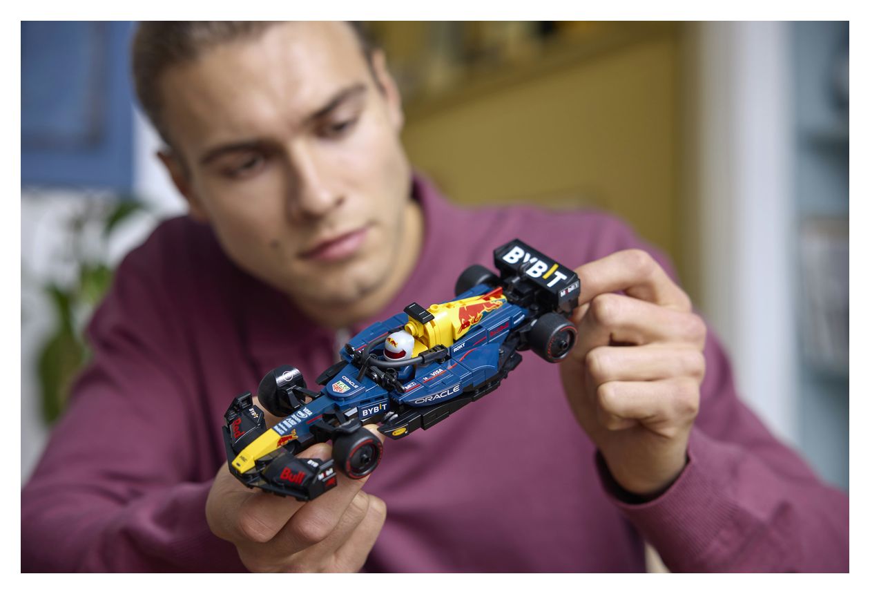 Oracle Red Bull Racing RB20 F1® Rennauto 