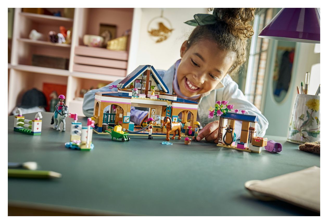 Pferdestall und Reitschule 