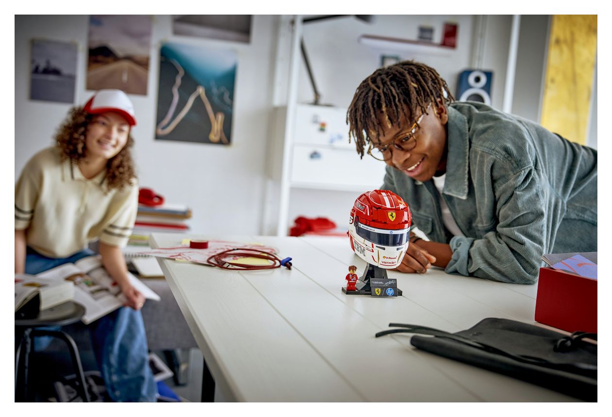 Scuderia Ferrari HP Charles Leclerc Helm 