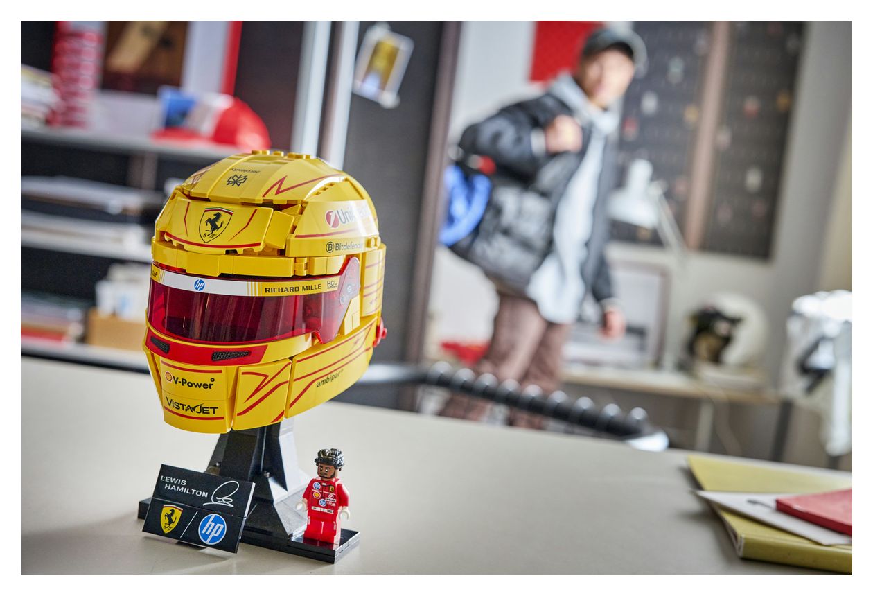 Scuderia Ferrari HP Lewis Hamilton Helm 