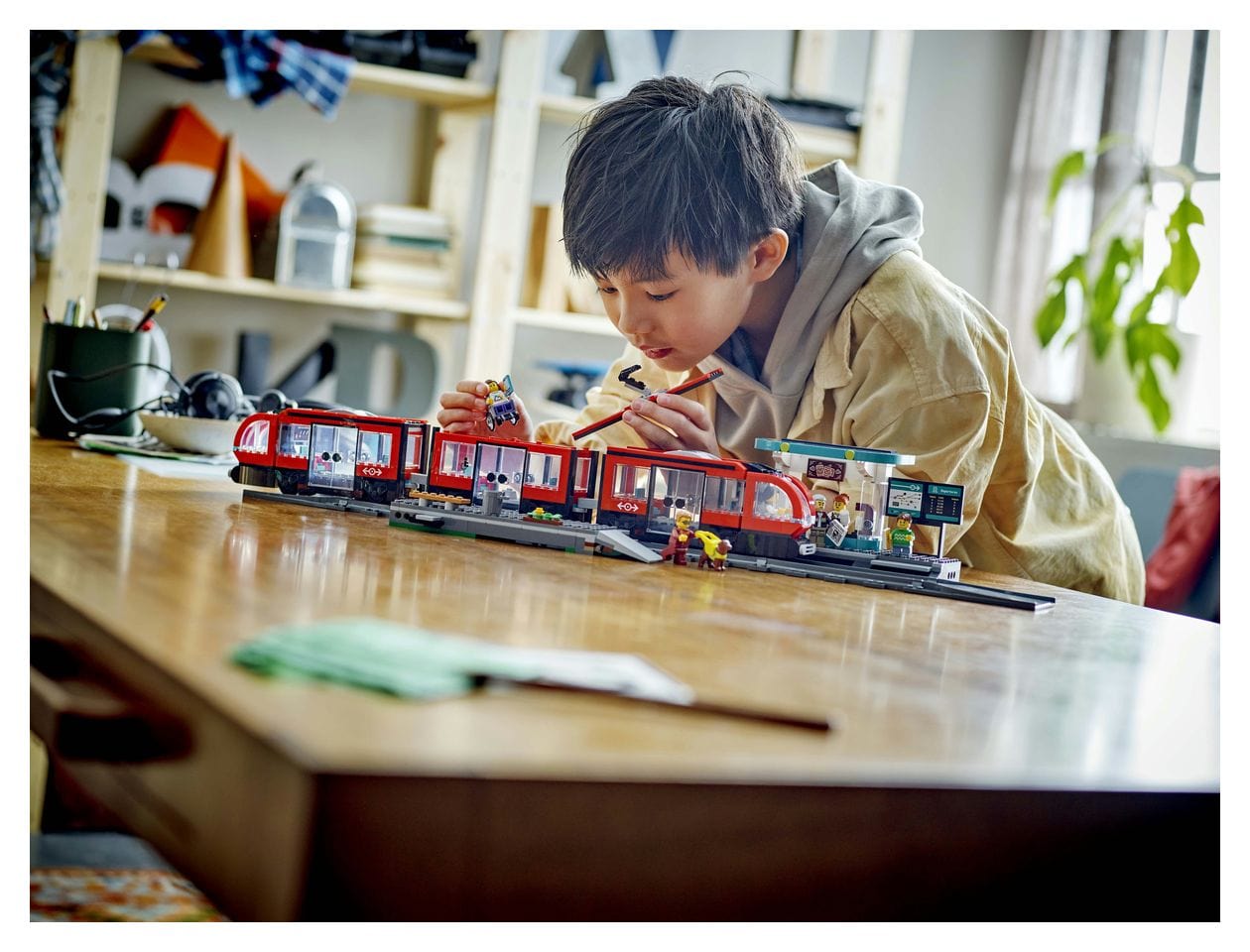 Straßenbahn mit Haltestelle 