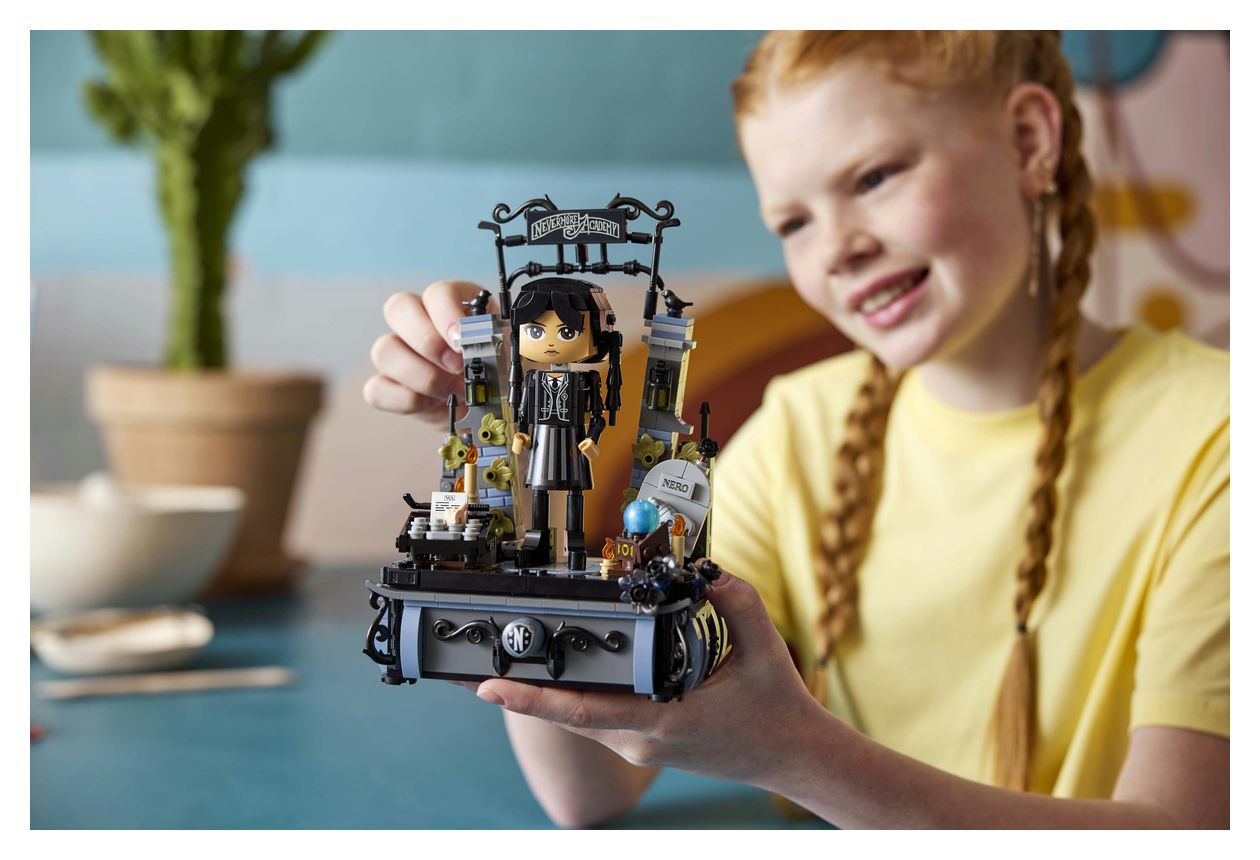 Wednesday Addams Baufigur 