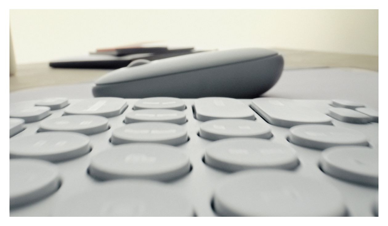 Pebble 2 Combo Universal Tastatur RF Wireless + Bluetooth  (Weiß) 