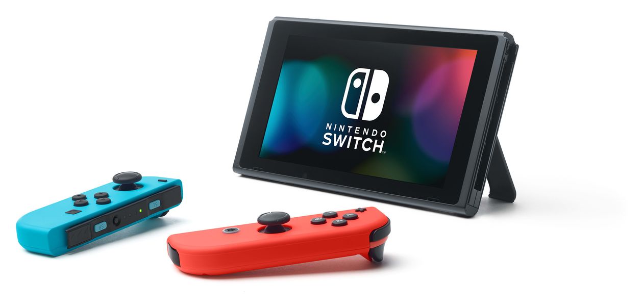 Switch & Mario Kart 8 Deluxe Bundle 
