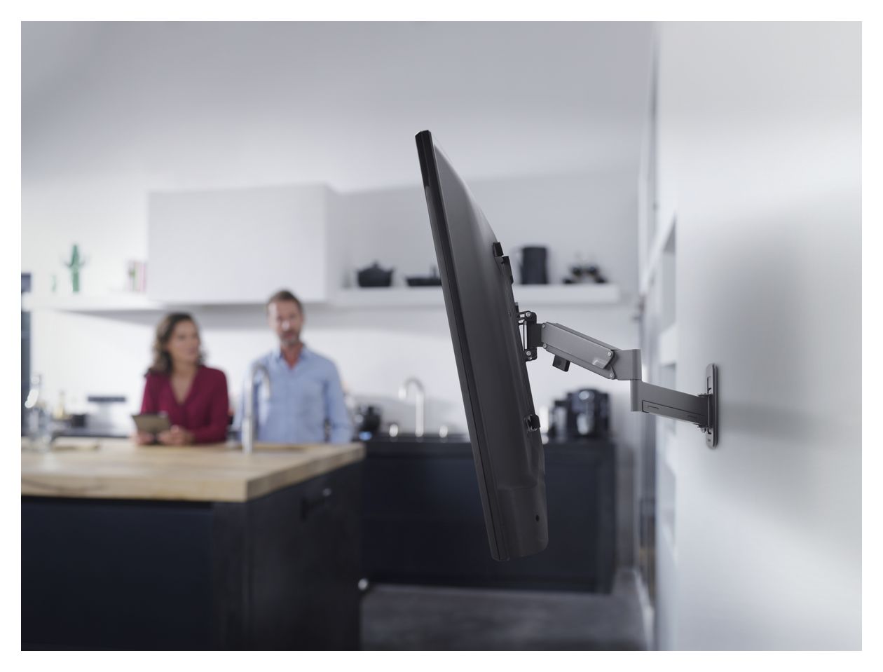 WM5480 Ultra Slim Line Wand Halterung 180° bis 195,6 cm (77") 40 kg 0 - 20° neigbar 