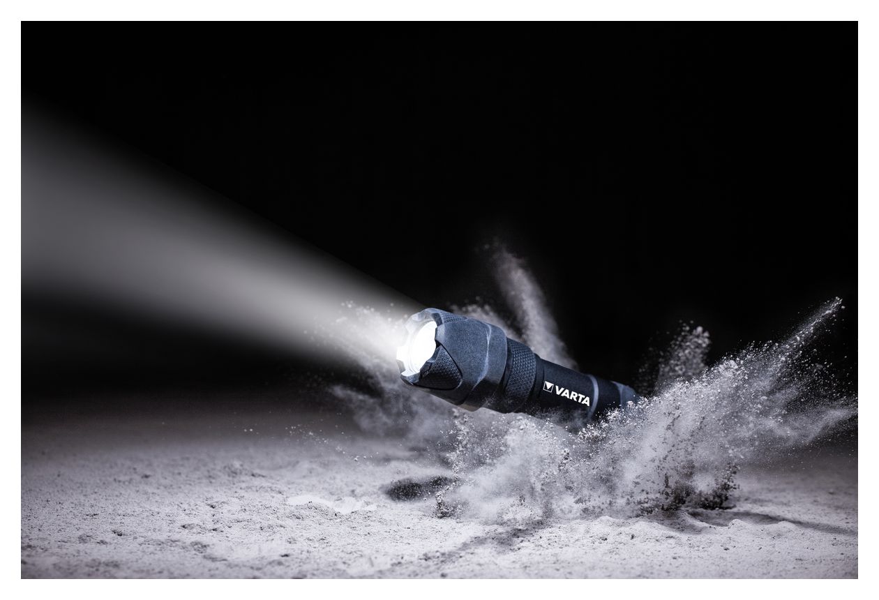 Taschenlampe LED 6 Watt inkl. 3x AAA Batterien, Indestructible F10 Pro Leuchte, Lampe, Arbeitsleuchte mit zwei Leuchtmodi, extrem robuste Taschenleuchte, klein, wasser- und staubgeschützt 