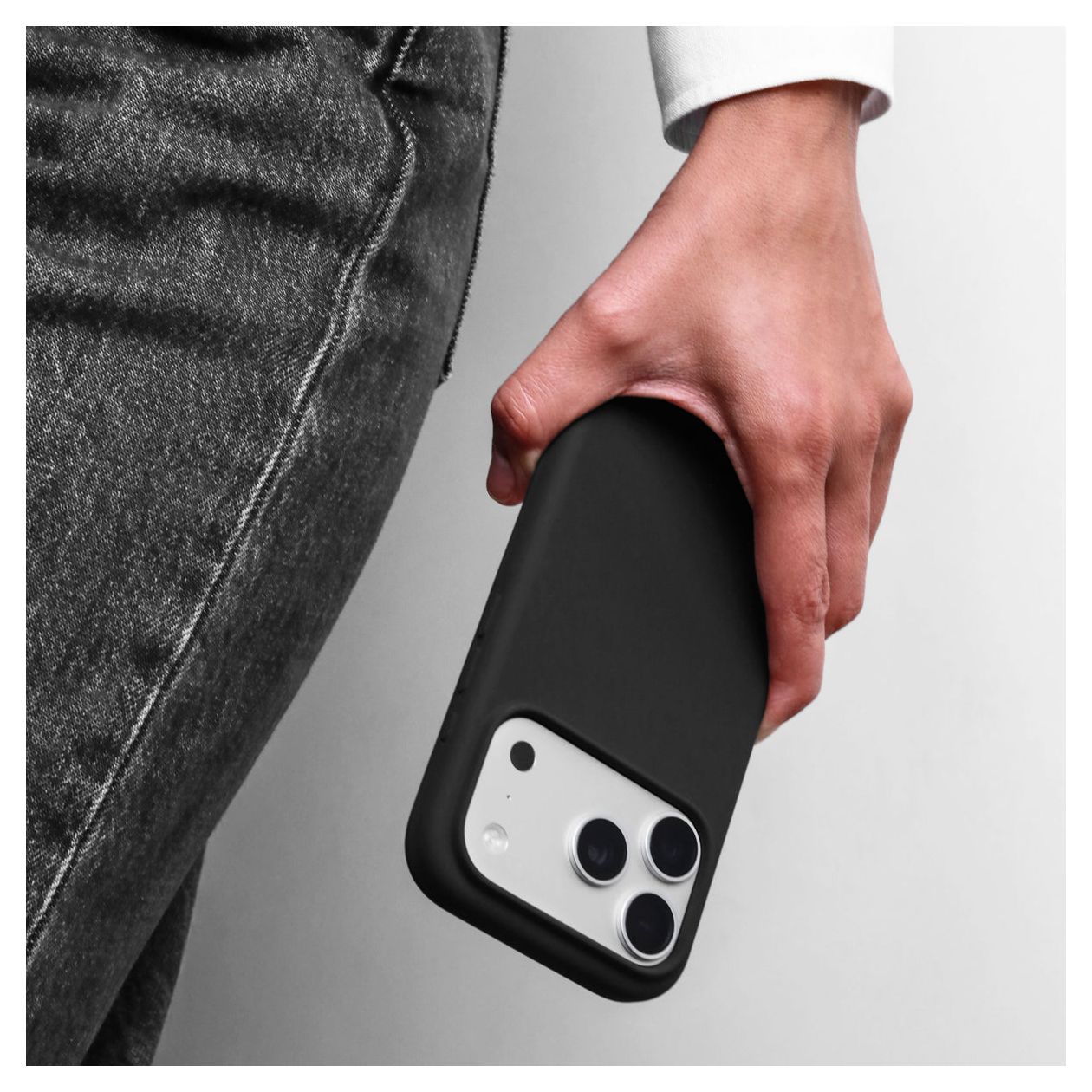 Soft Silicone Case Cover für Apple iPhone 17 Pro Max  (Schwarz) 