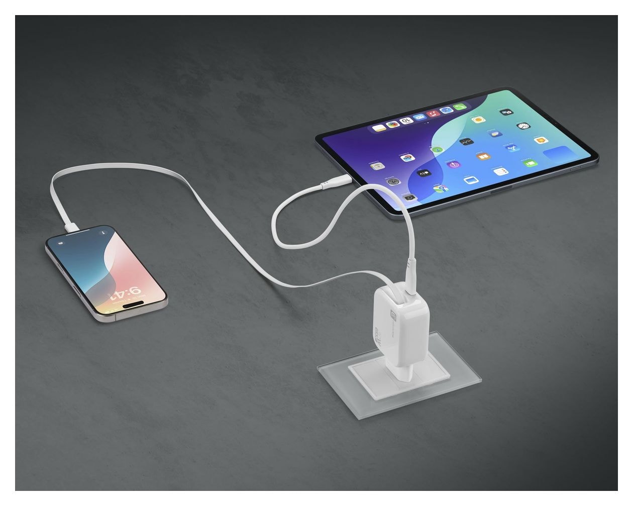 30-W-GAN+-LADEGERÄT MIT AUSZIEHBAREM KABEL UND USB-C-ANSCHLUSS 