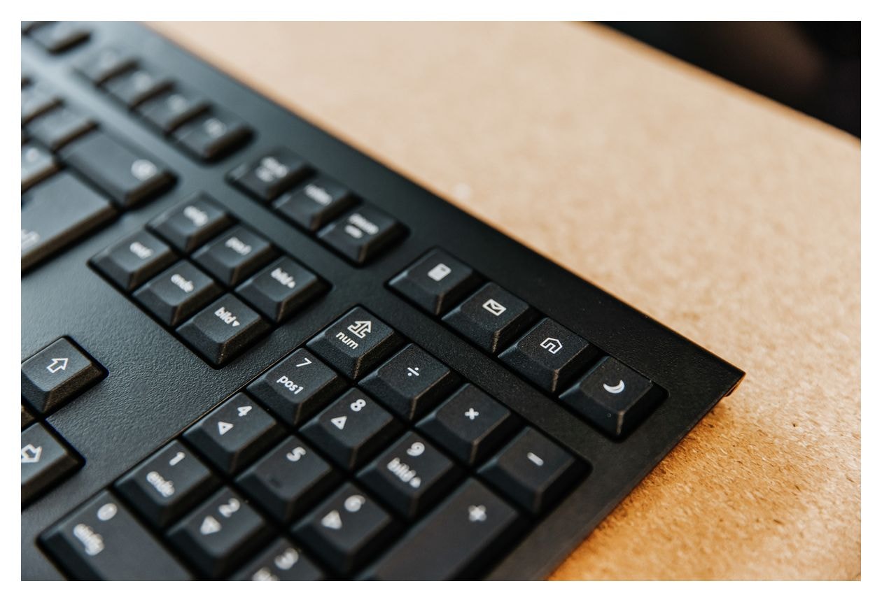 KW3000 Universal Tastatur RF Wireless 2.4 -2.4835 GHz  (Schwarz) 