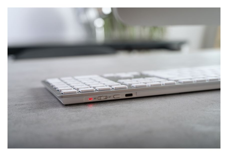 KW9100 Slim Mac Universal Tastatur USB + Bluetooth  (Silber) 