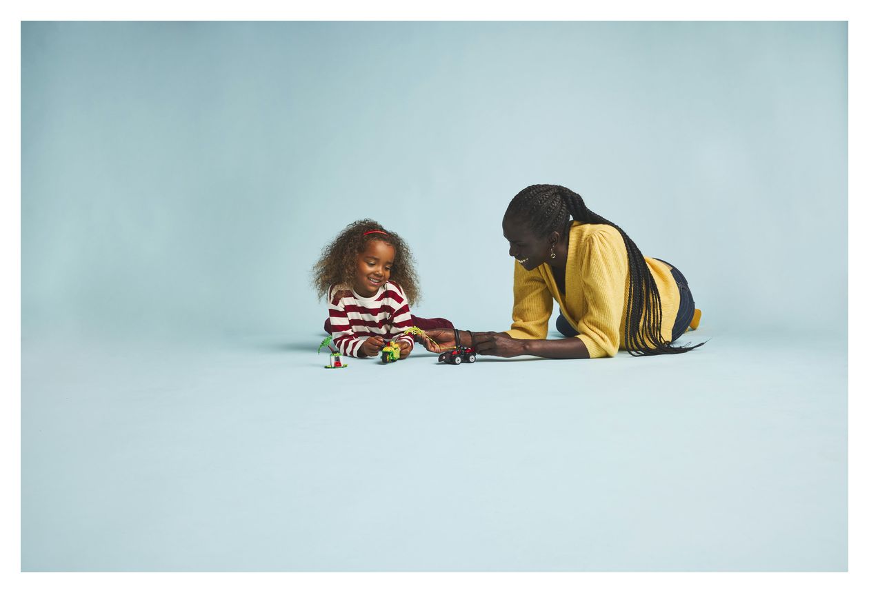 Actionspaß mit Spin und Electro in ihren Dino-Flitzern 