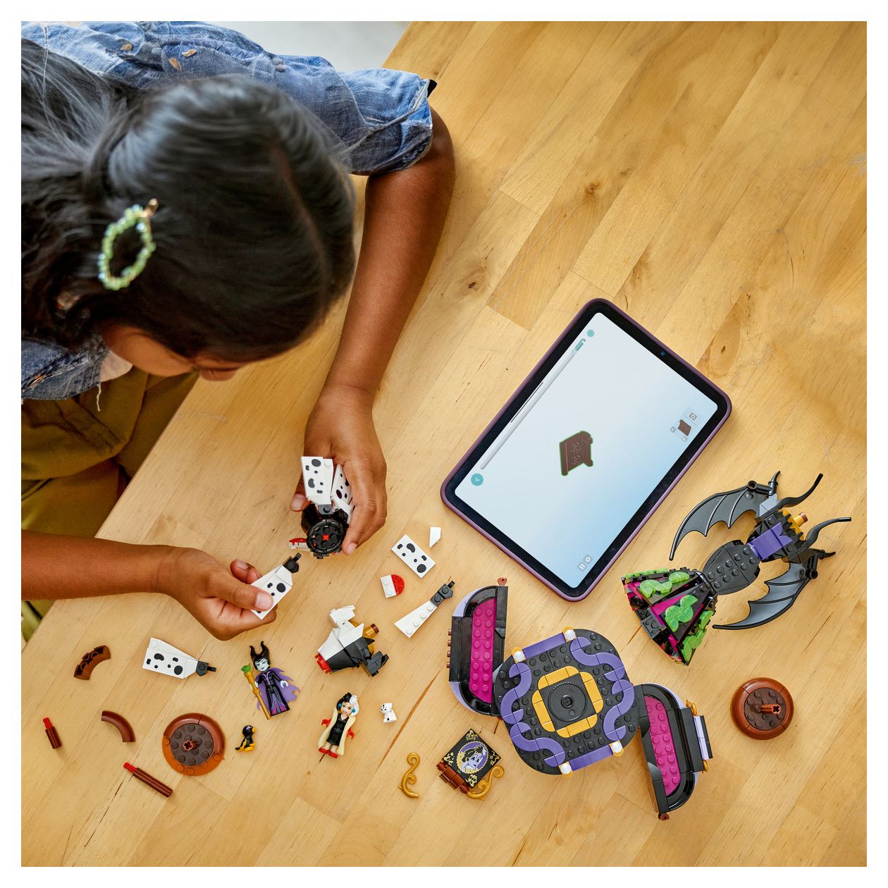 Die Kleider von Malefiz und Cruella De Vil 