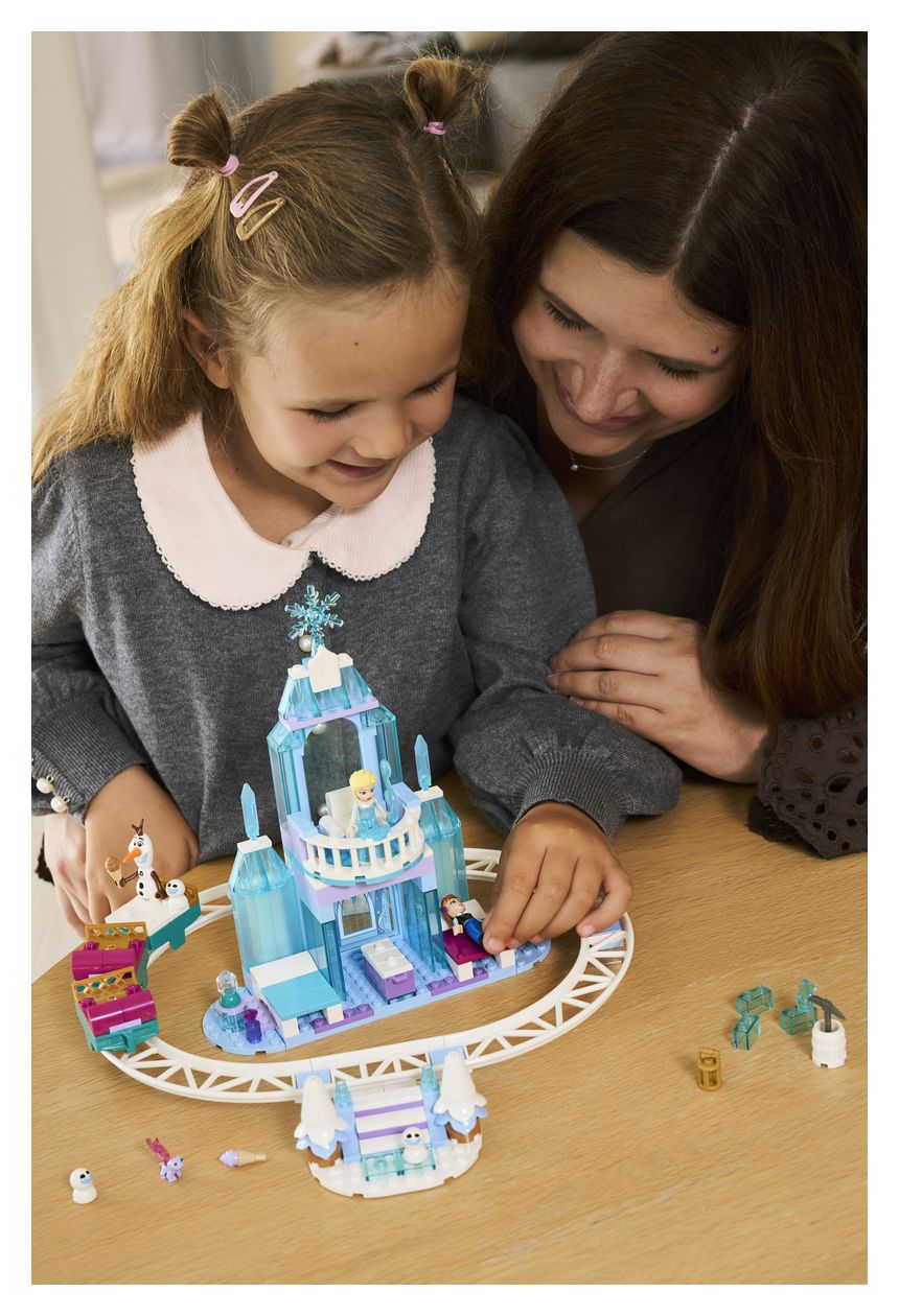 Elsas Schlittenfahrt um den Eispalast 