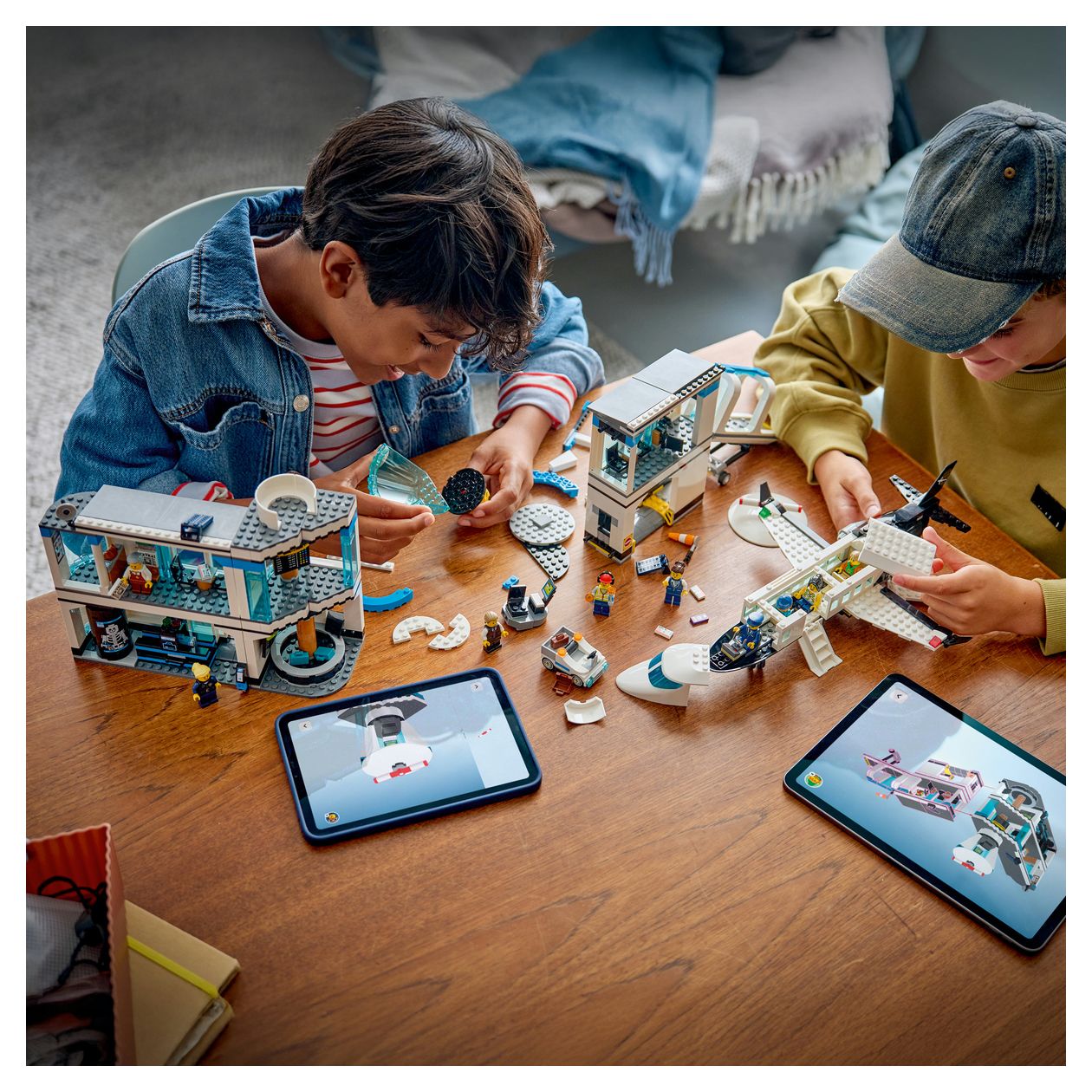 Flughafen mit Flugzeug 