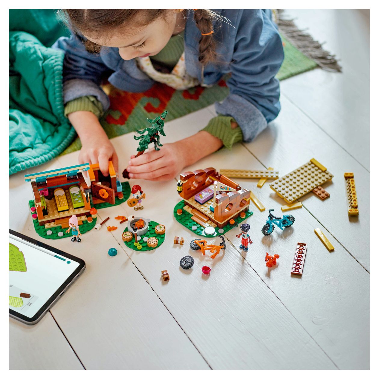 Gemütliche Hütten im Abenteuercamp 