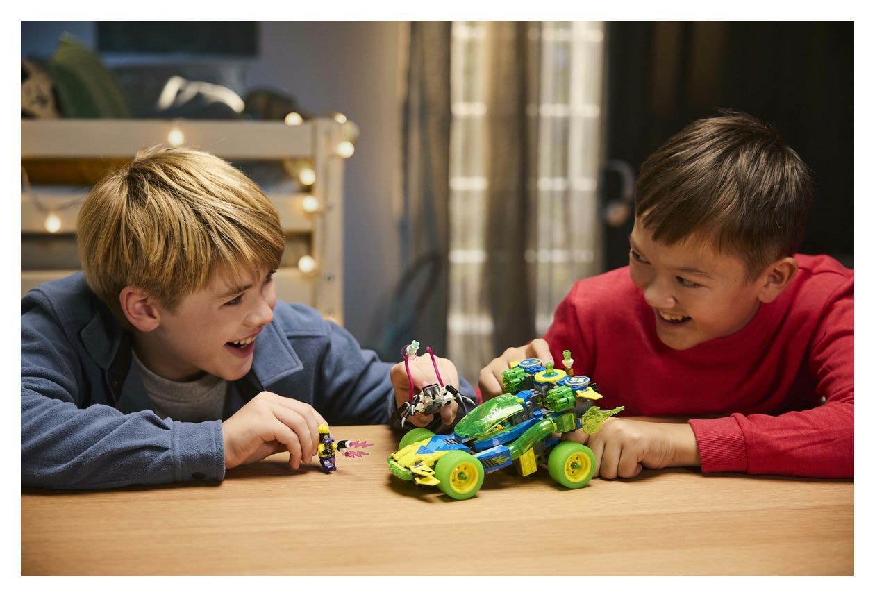 Mateo mit dem Z-Blob Action-Rennwagen 