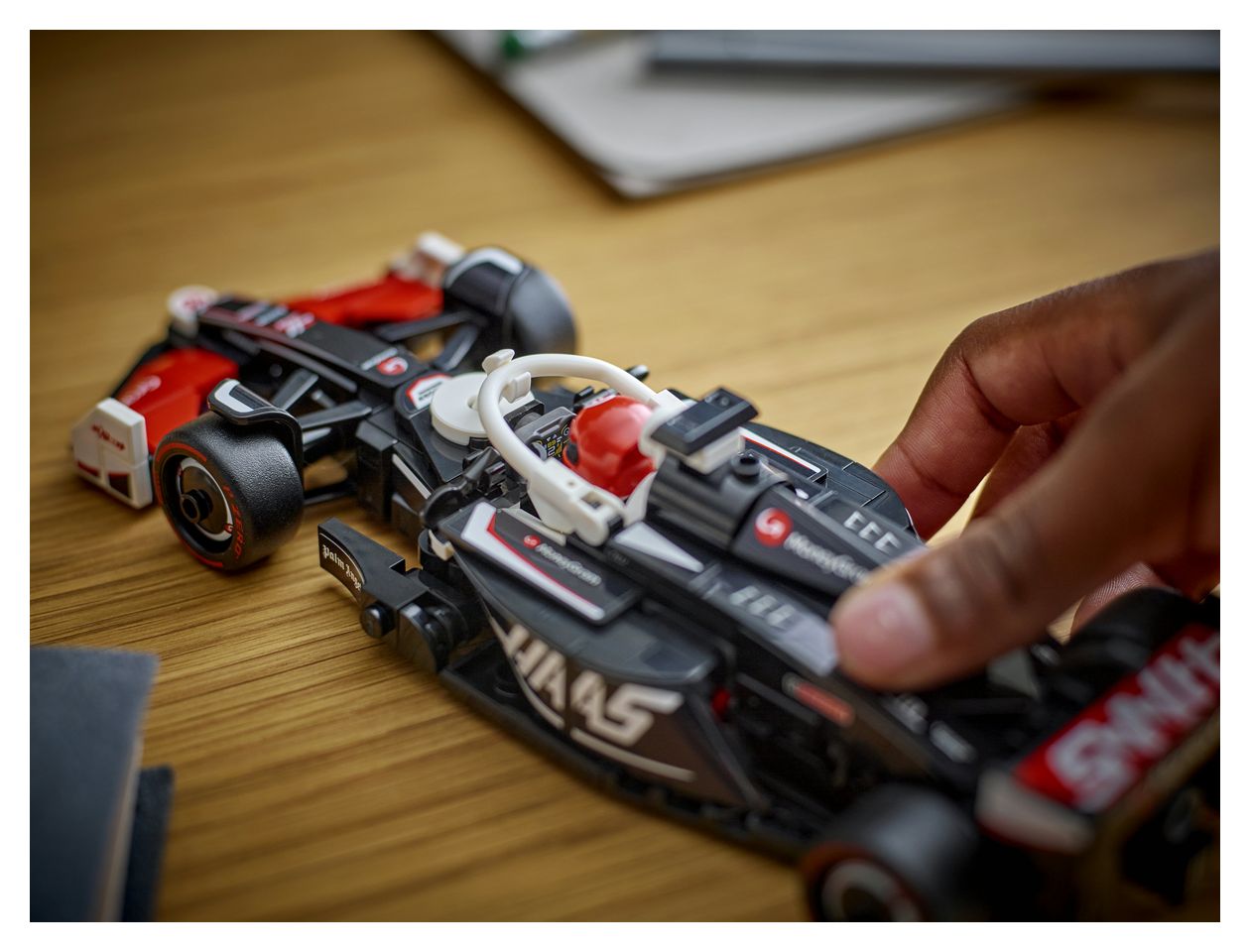 MoneyGram Haas F1® Team VF-24 Rennauto 