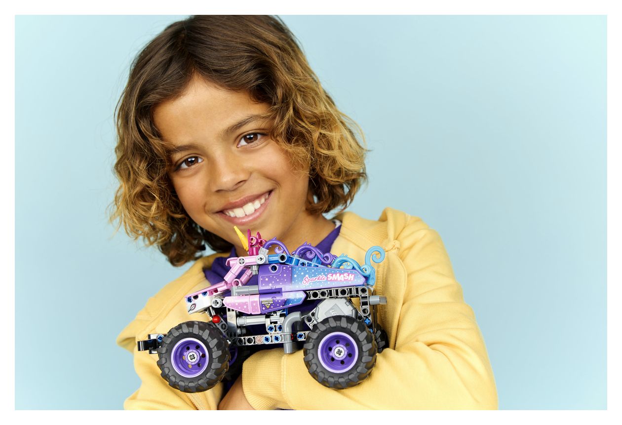 Monster Jam™ Sparkle Smash™ mit Rückziehmotor 