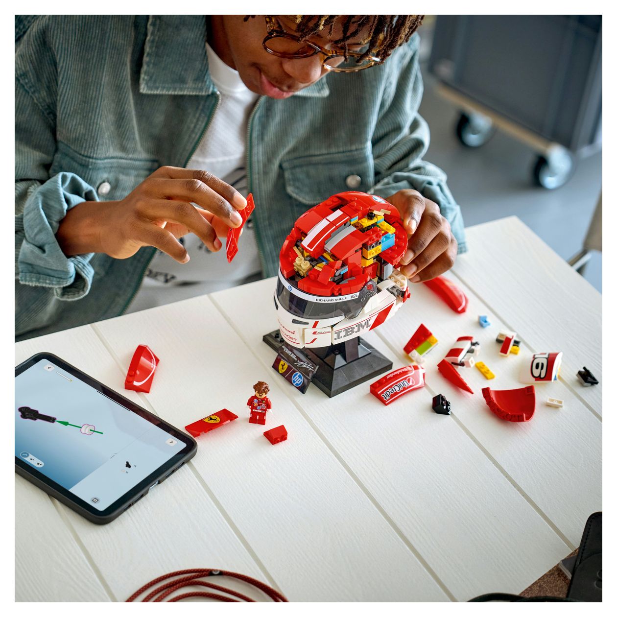 Scuderia Ferrari HP Charles Leclerc Helm 