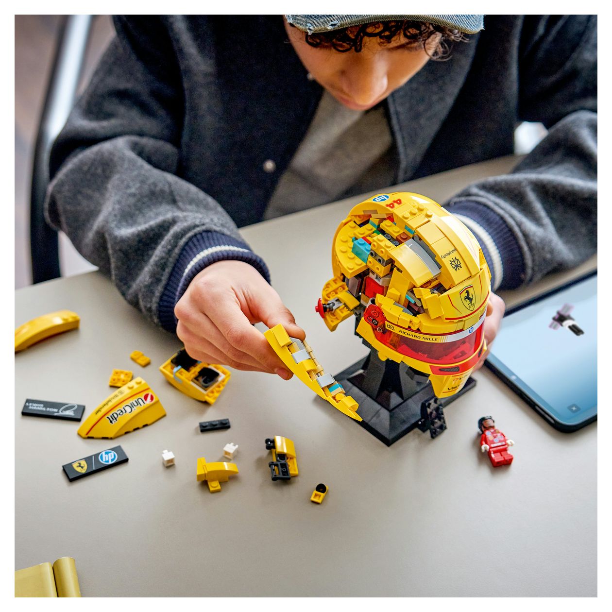 Scuderia Ferrari HP Lewis Hamilton Helm 