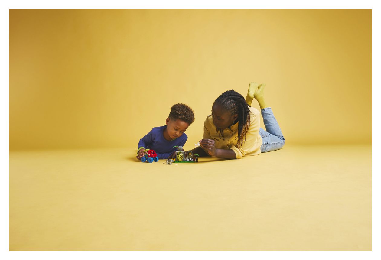 Spideys Team auf Rettungsmission im Dino-Truck 