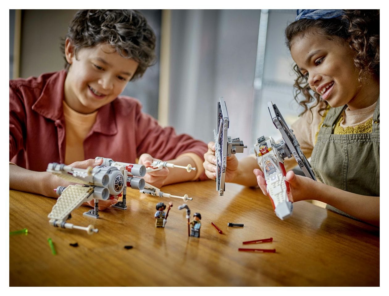 Star Wars Mashup aus TIE Fighter und X-Wing Bauset 1063 Teile  (Mehrfarbig) 