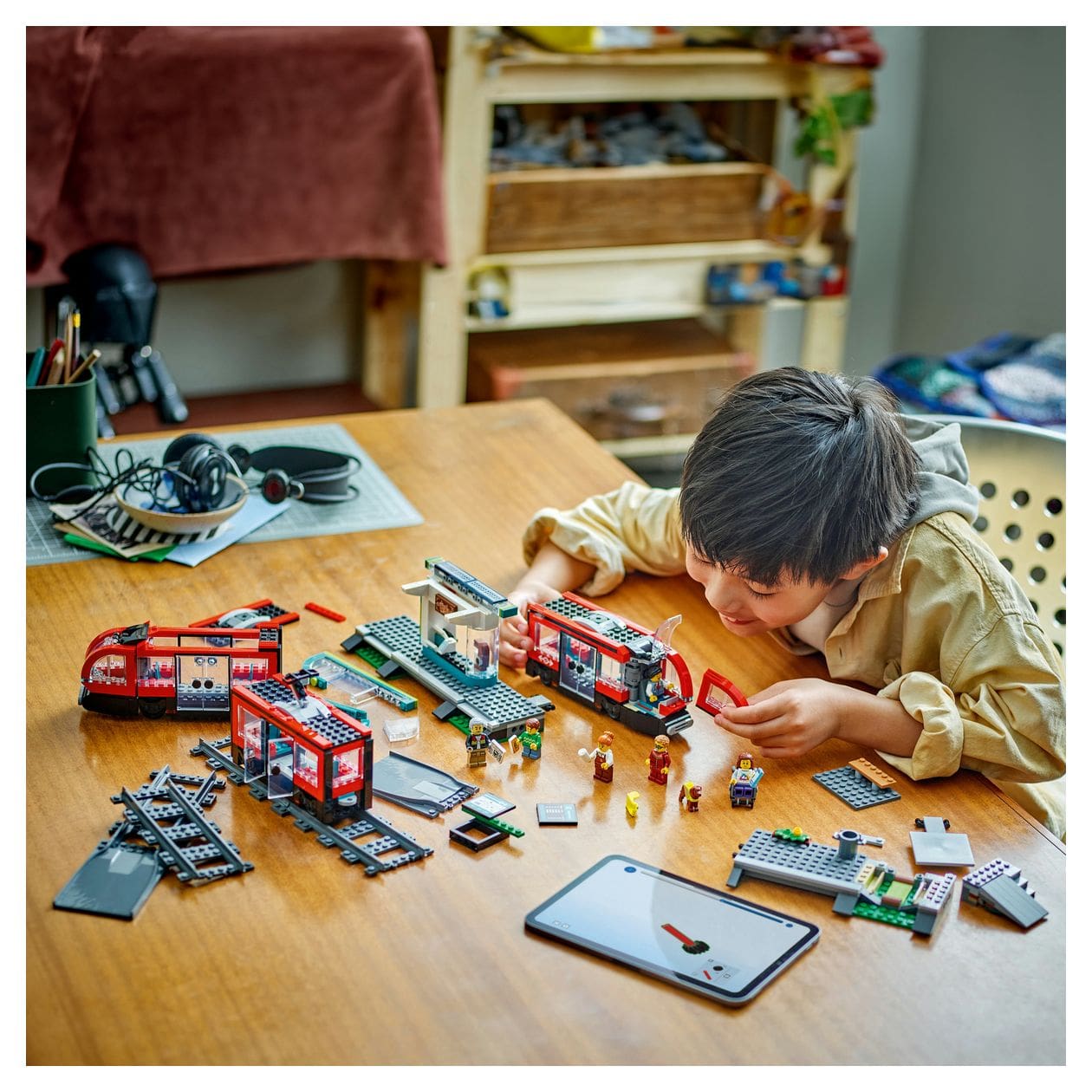 Straßenbahn mit Haltestelle 