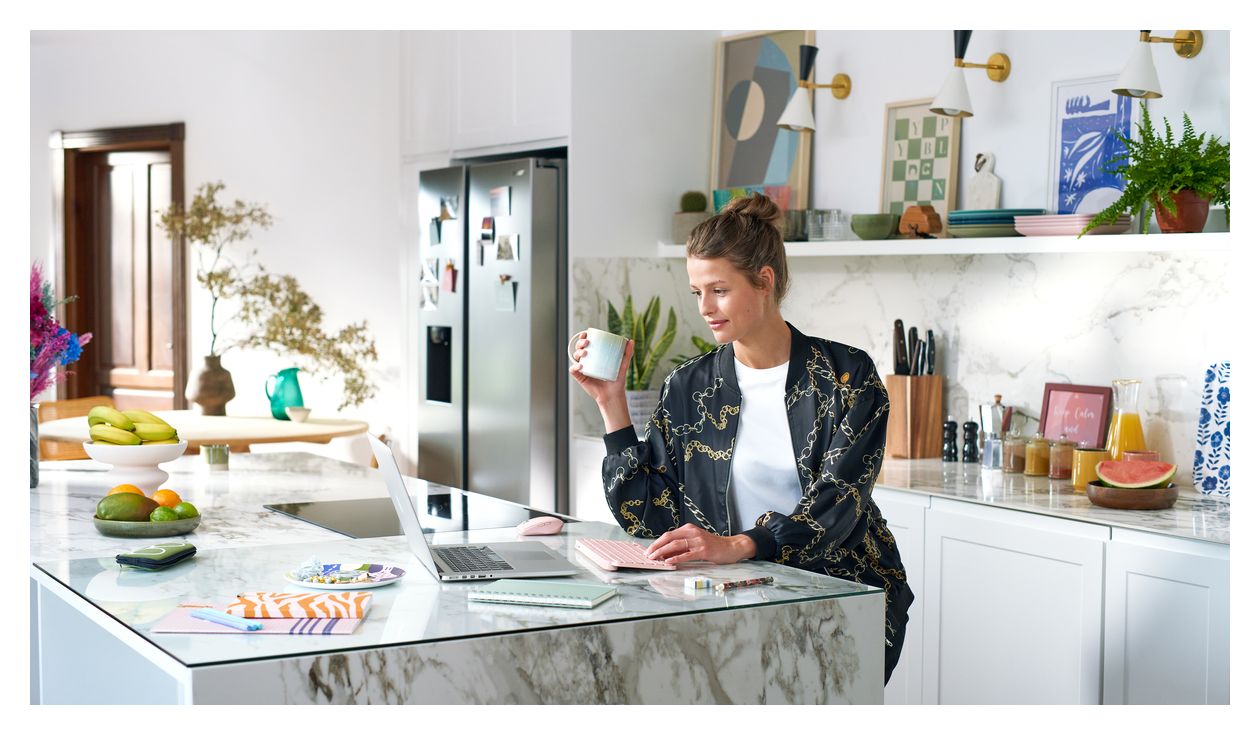 MX Keys Mini Minimalist LED Büro Tastatur RF Wireless + Bluetooth 2.4 GHz  (Rose) 